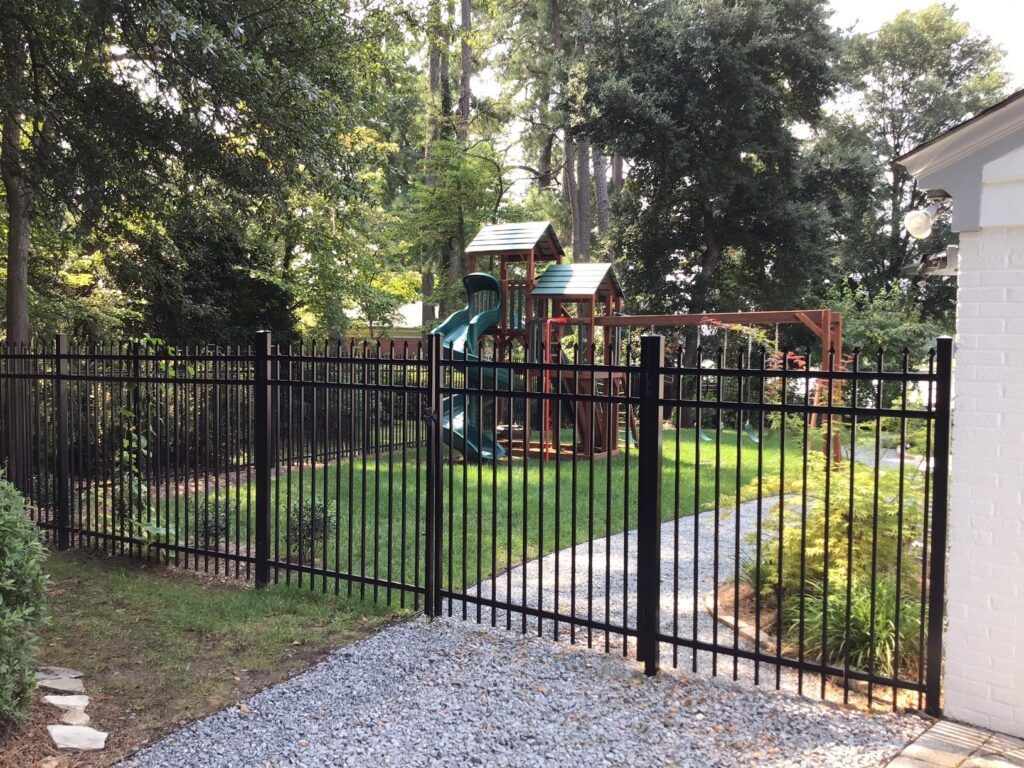 4ft black aluminum with pointed pickets