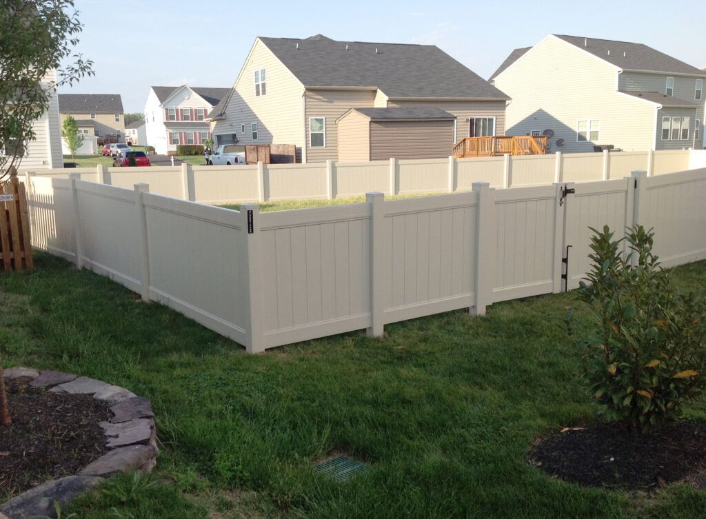 white Privacy Fences 3489