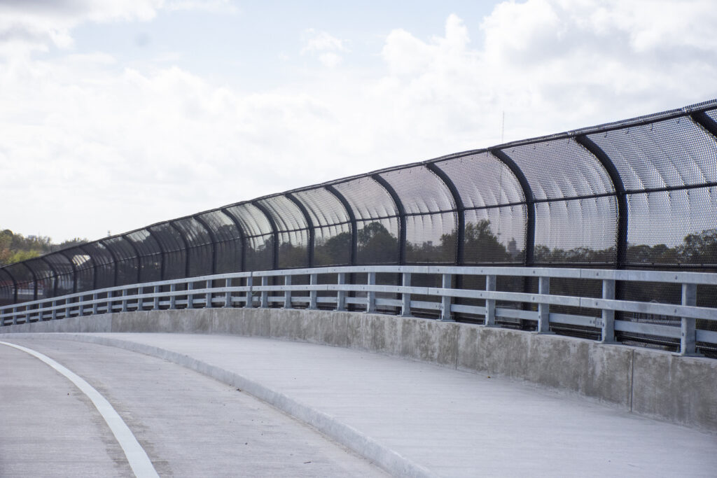CL6 - Chain Link Bridge Barrier