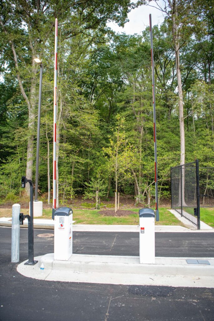 G14 - Drop Arm Barriers With Operator & Photo Eye