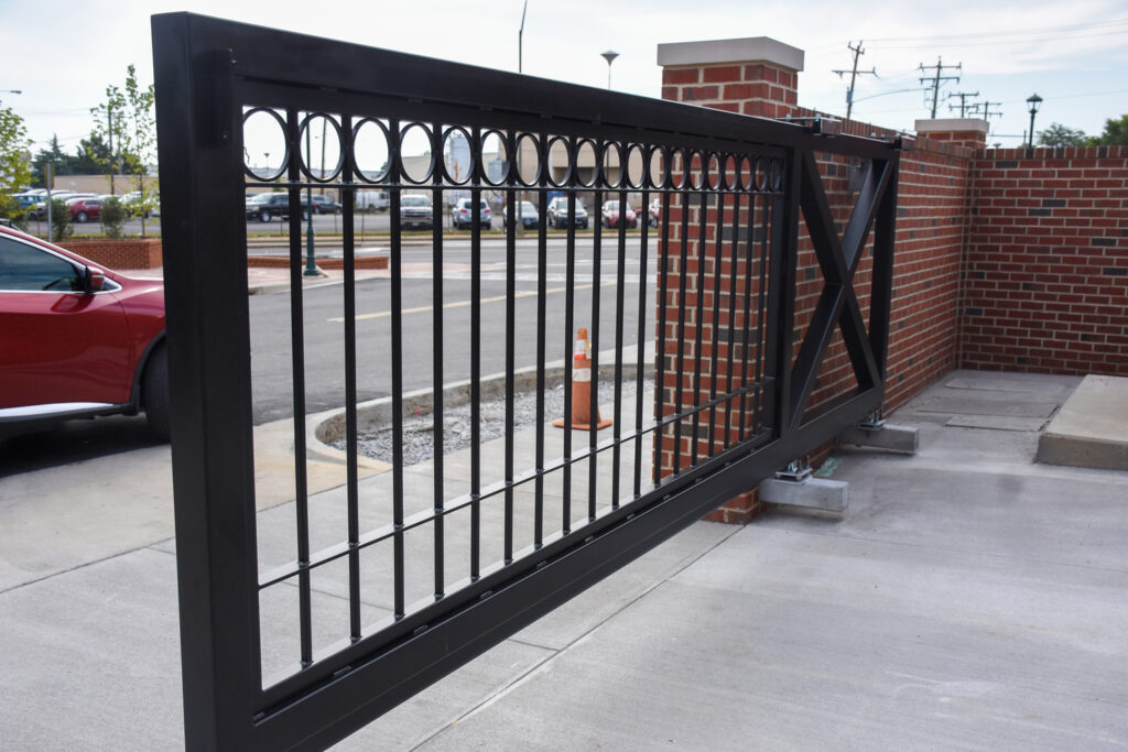 G8 - Steel Cantilever Slide Gate