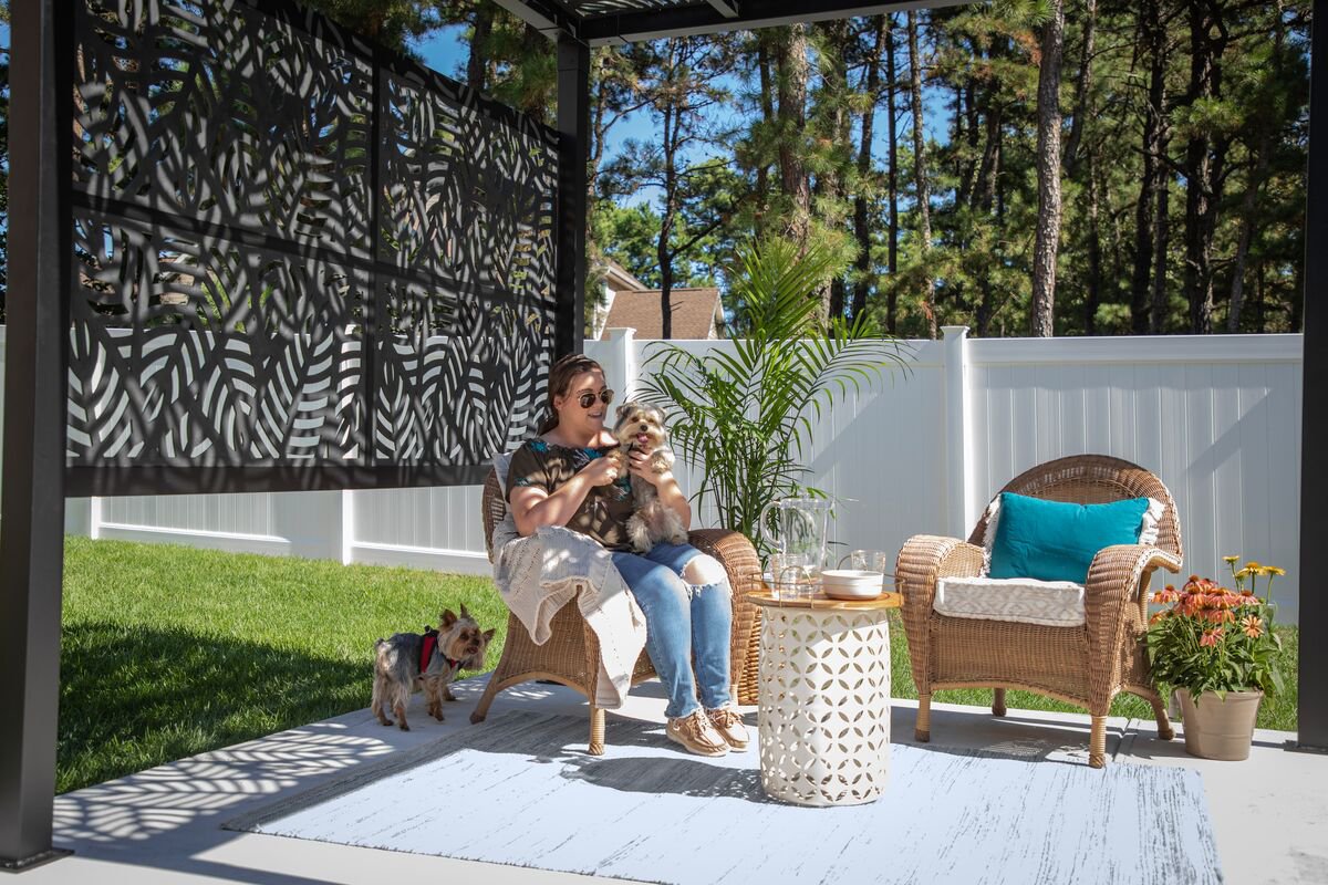 How Wood Fences Compare to Composite Fences in Longevity, Maintenance, and Aesthetics cover