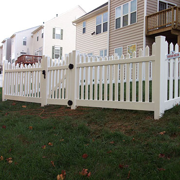 Vinyl Fence Thumbnail 03